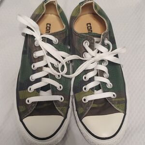 RARE Converse Green Camo Sneakers - 7 (Women's) / 5 (Men's)